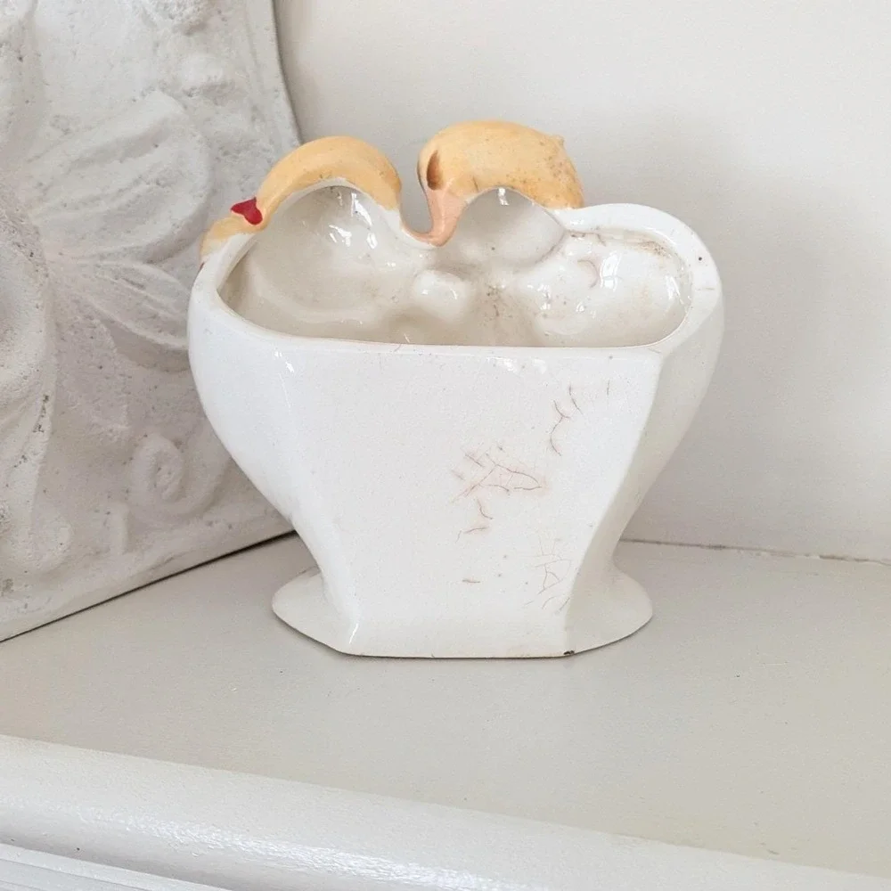Vintage Lefton‎ Kissing Cherubs Heart Valentine Ceramic Planter Japan 2773